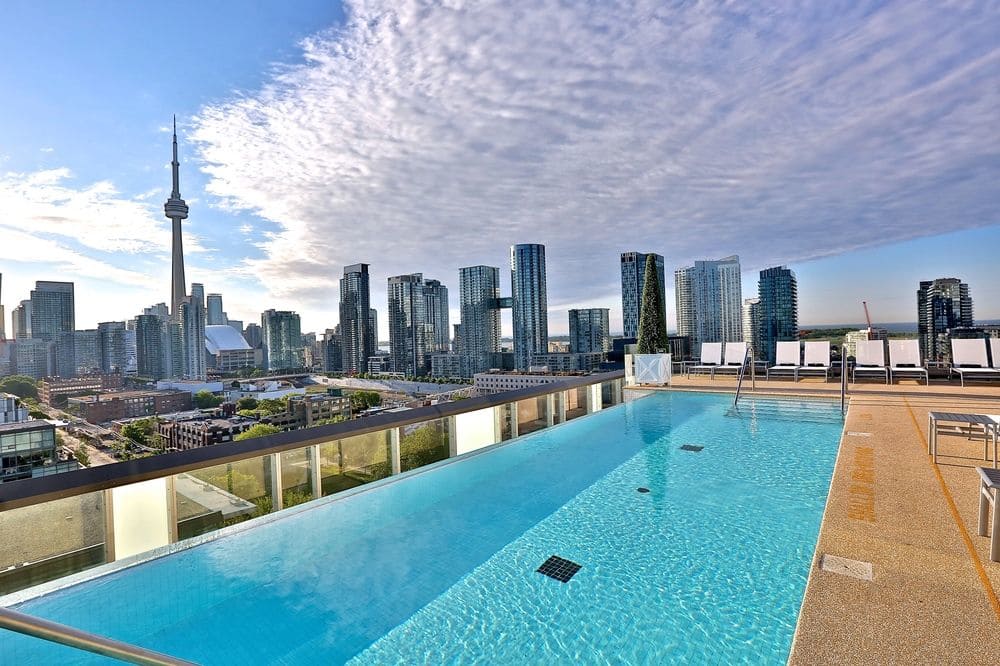 Thompson Hotel, Toronto (Canada) | Infinity Pools